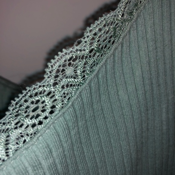 green crop tank - Picture 3 of 3